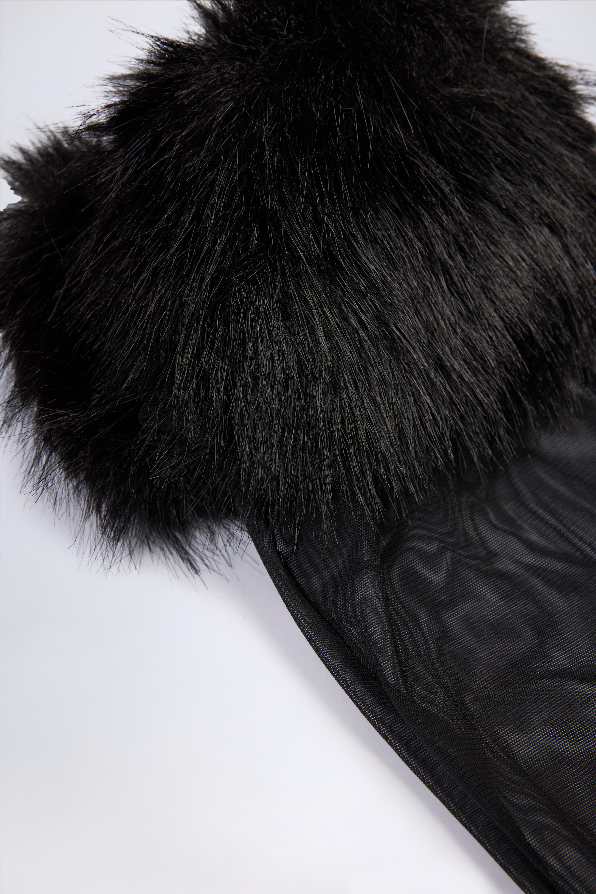 Faux Fur-Trim Gloves in Black