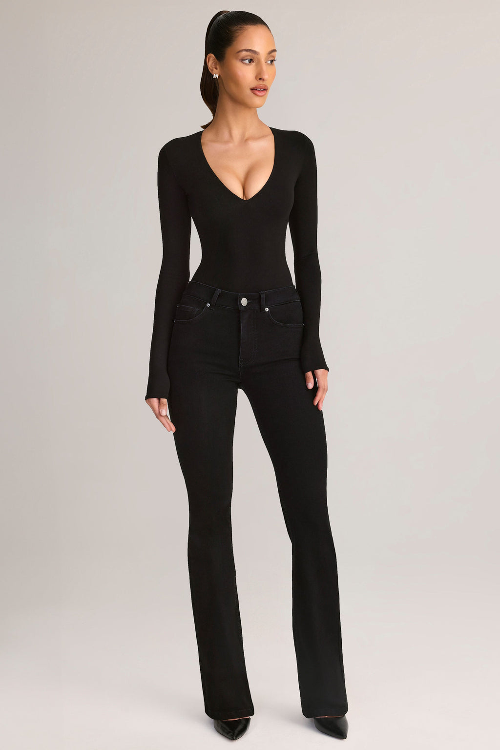 Mid-Rise Flared Jeans in Black