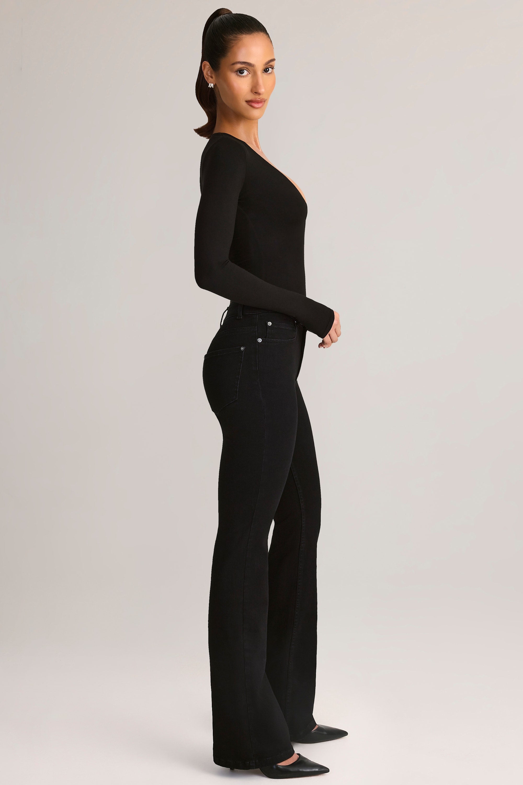 Mid-Rise Flared Jeans in Black