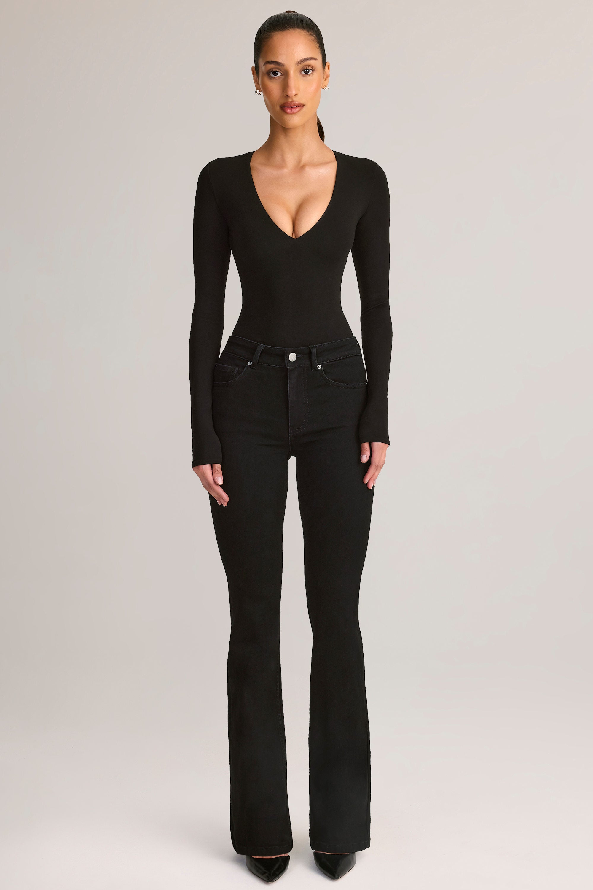 Mid-Rise Flared Jeans in Black