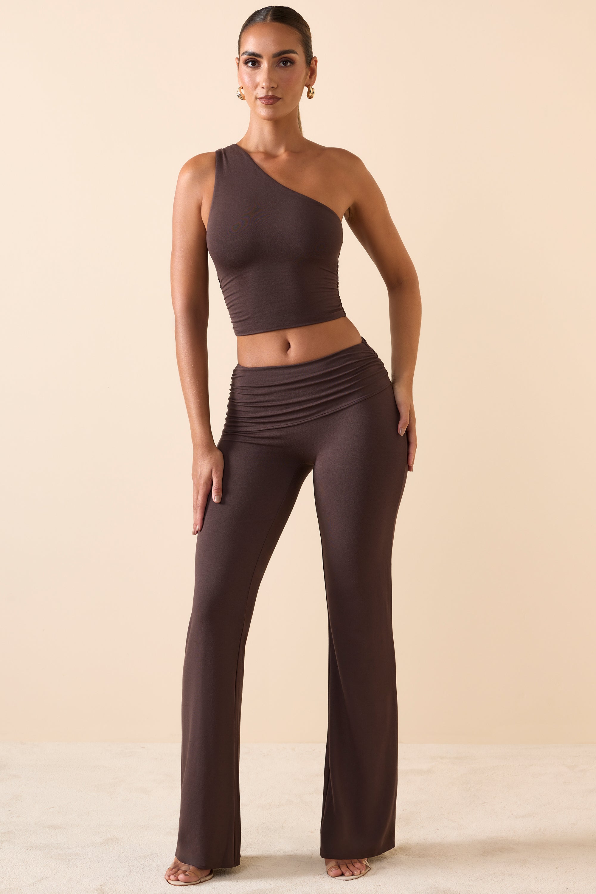 Mid-Rise Straight-Leg Trousers in Chocolate Brown
