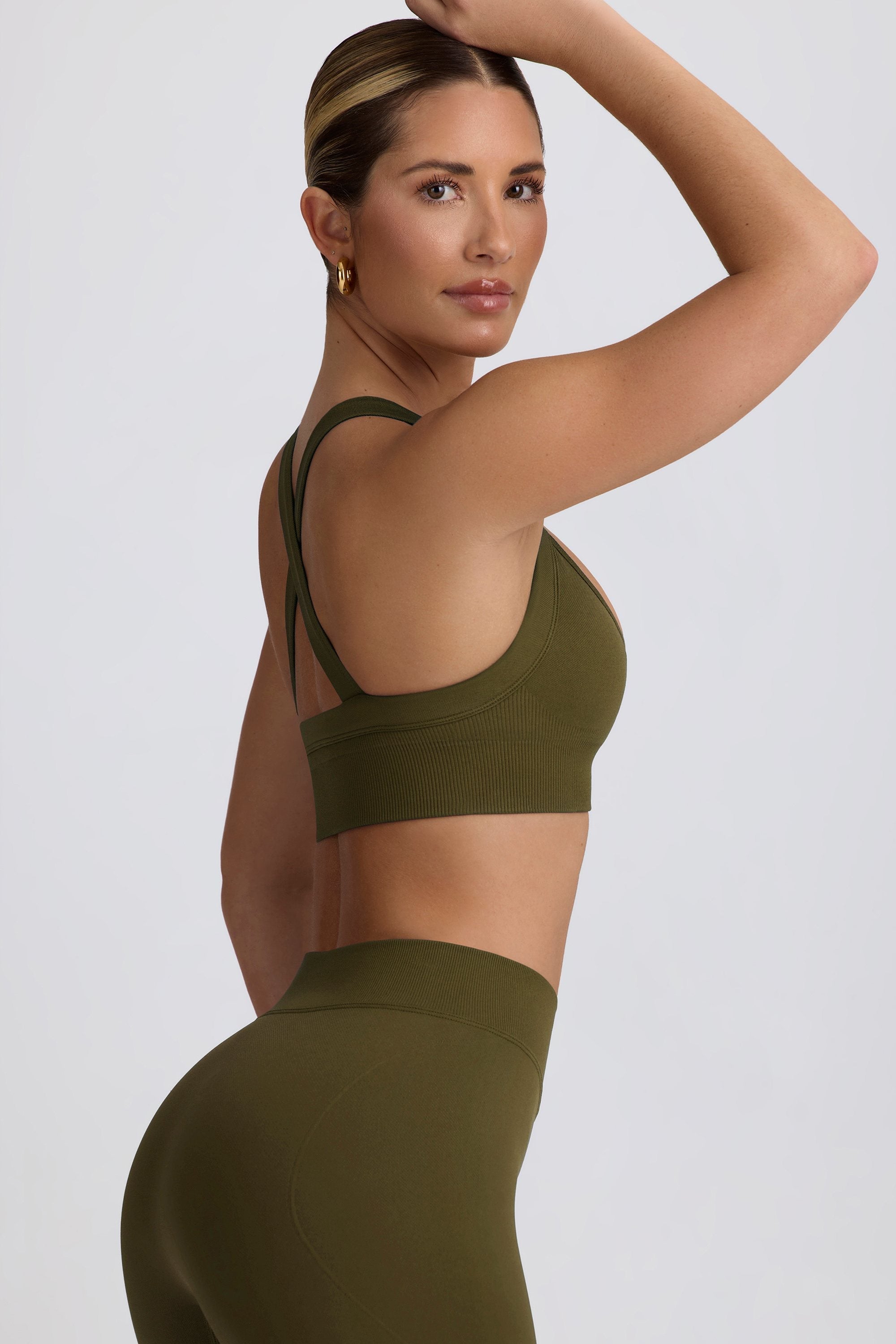 Super Sculpt Seamless Cross-Back Sports Bra in Dark Green