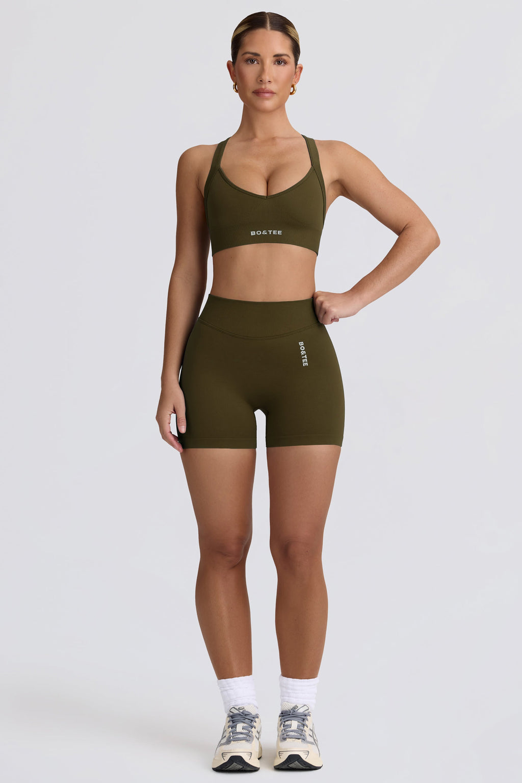 Super Sculpt Seamless Cross-Back Sports Bra in Dark Green