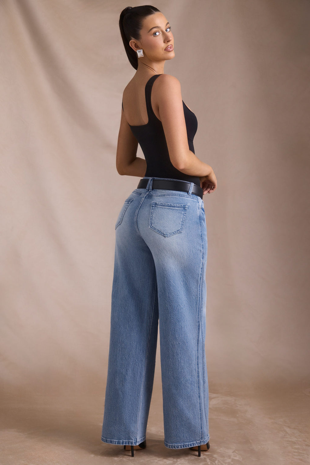Low-Rise Wide-Leg Jeans in Vintage Wash