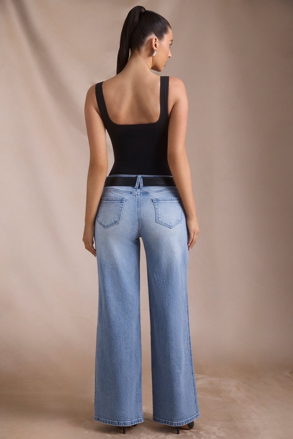 Low-Rise Wide-Leg Jeans in Vintage Wash