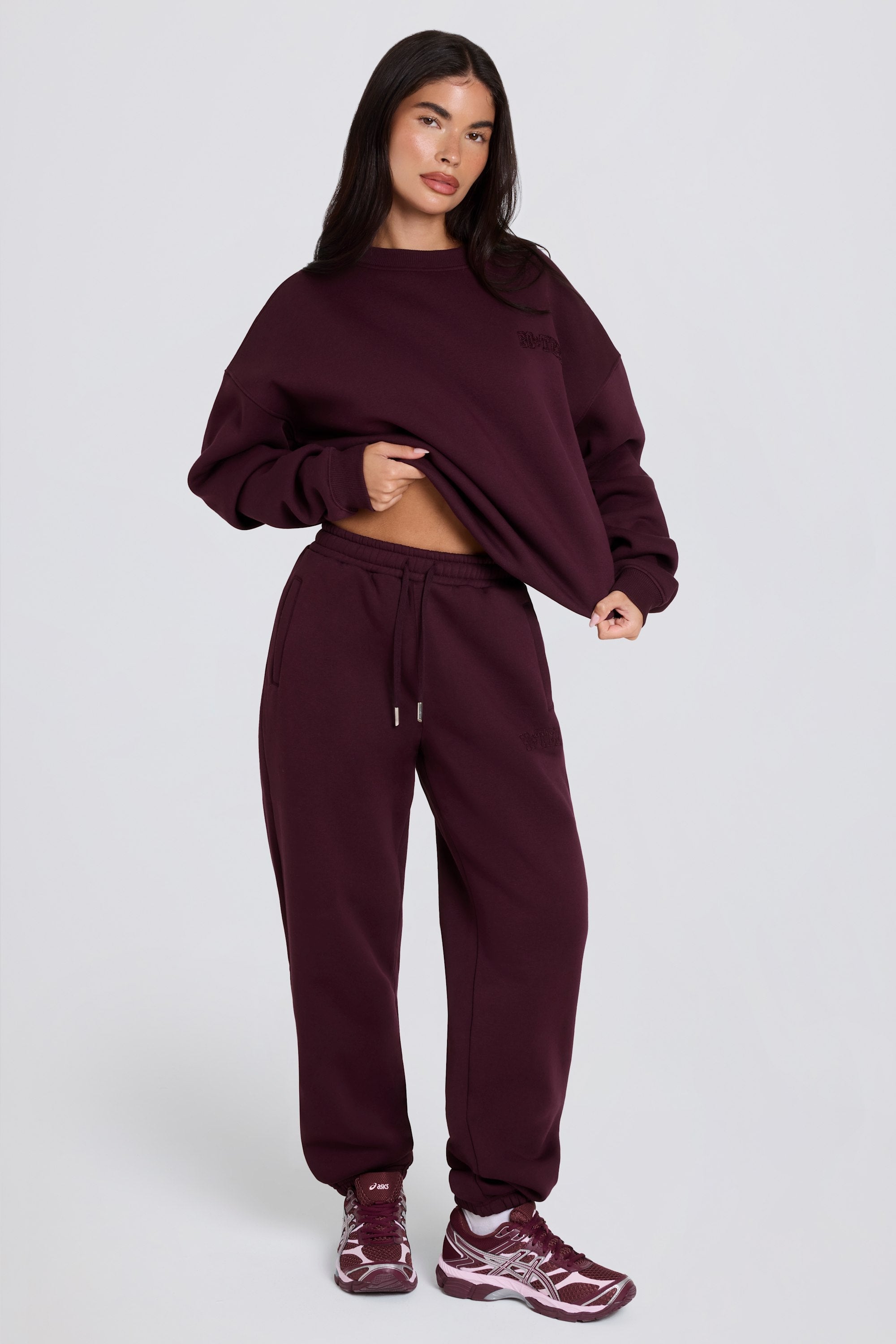 Brushed Cotton Jersey Mid-Rise Relaxed Joggers in Burgundy