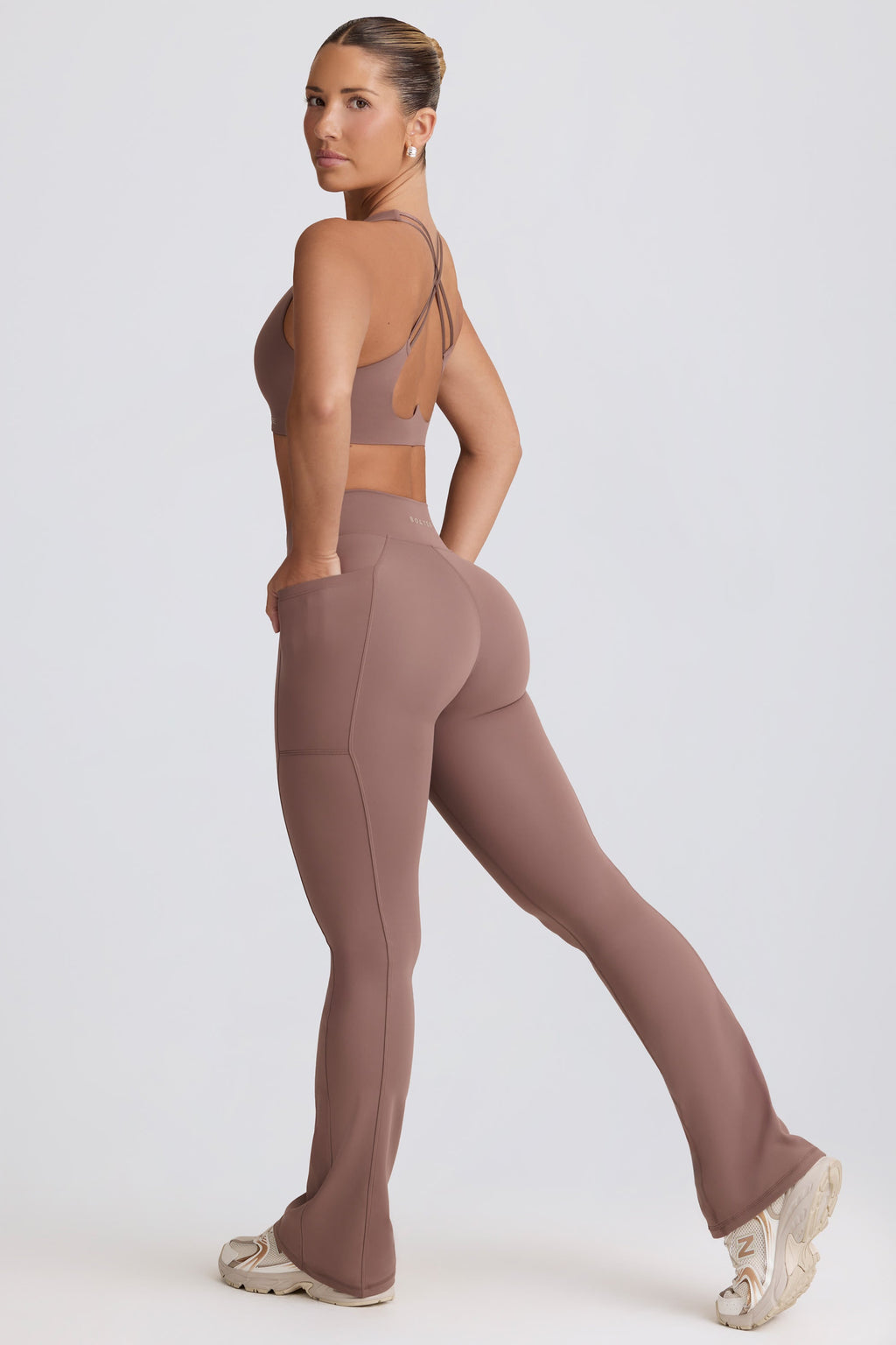 Soft Active V-Waist Pocket Flared Leggings in Mocha
