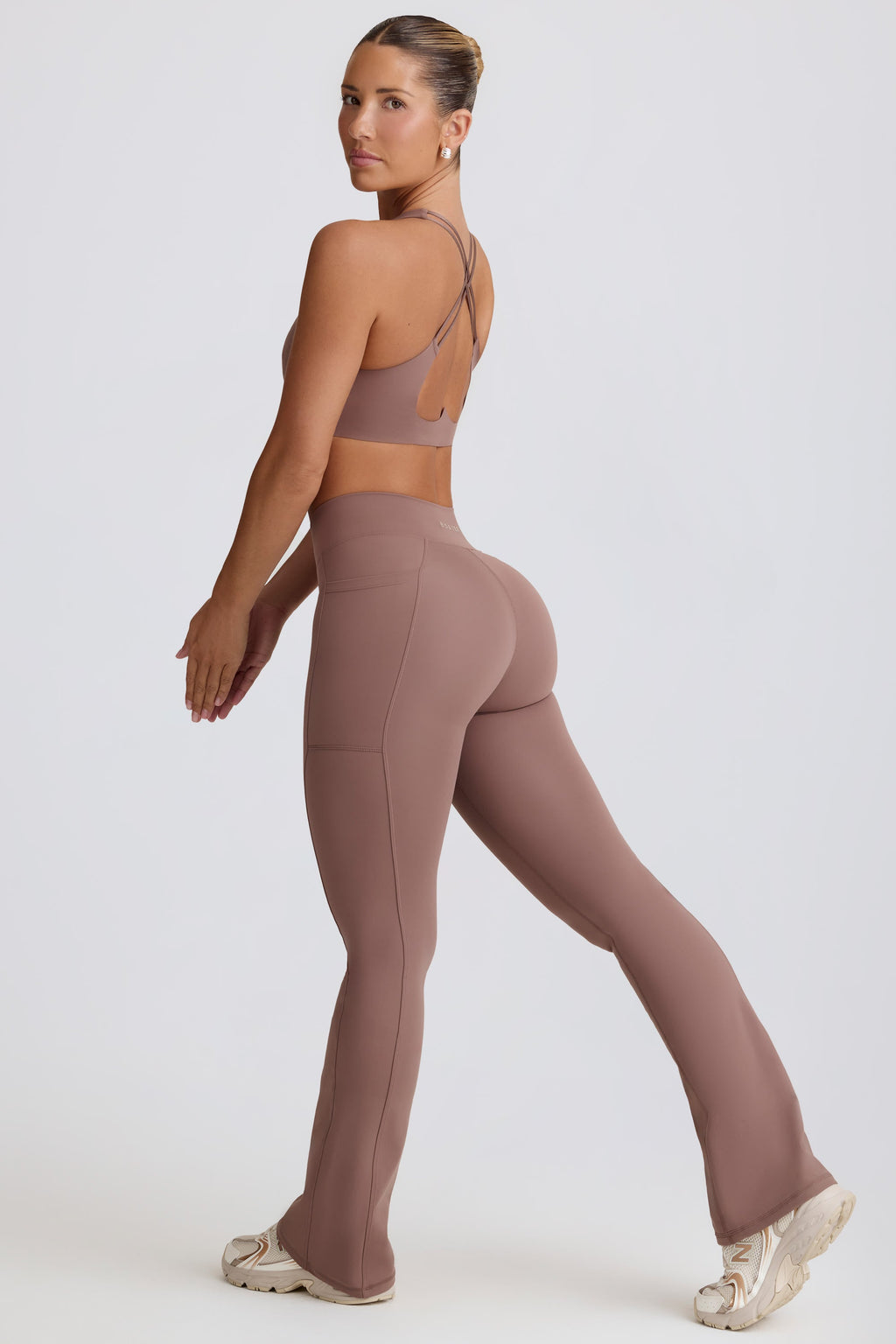 Soft Active V-Waist Pocket Flared Leggings in Mocha
