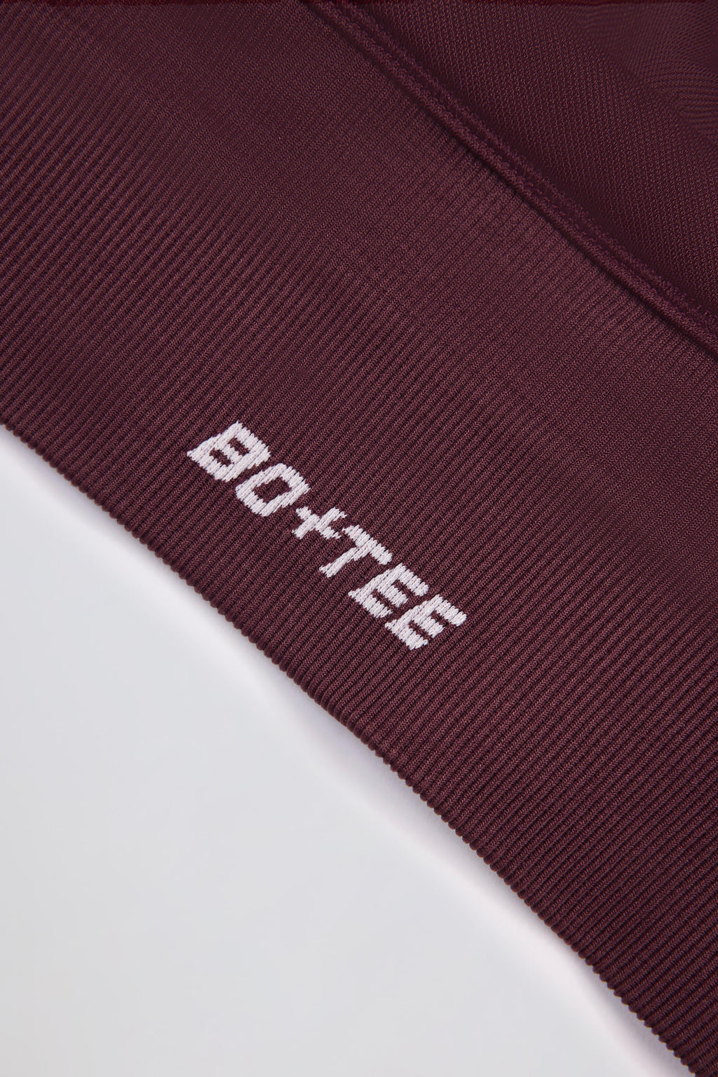 Super Sculpt Seamless Crossback Sports Bra in Burgundy