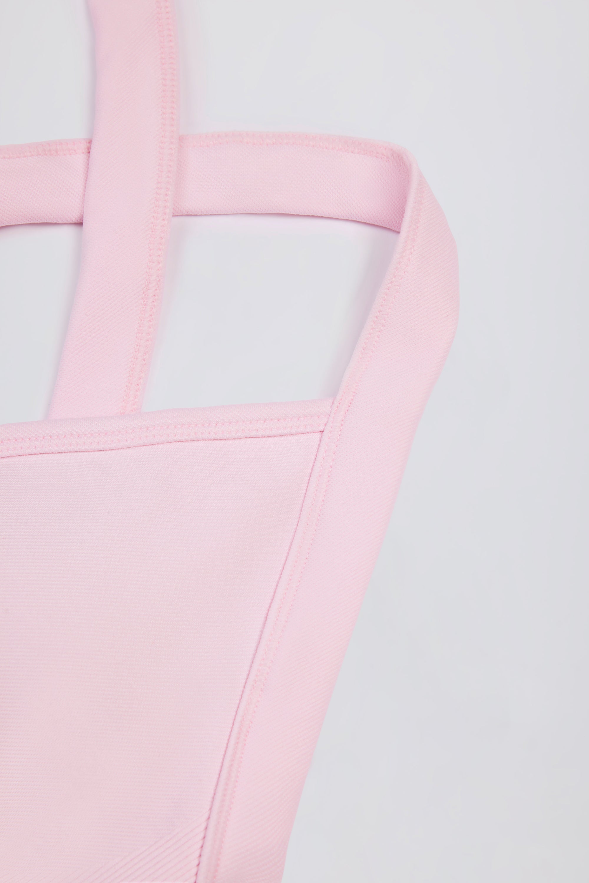 Super Sculpt Seamless Crossback Sports Bra in Powder Pink